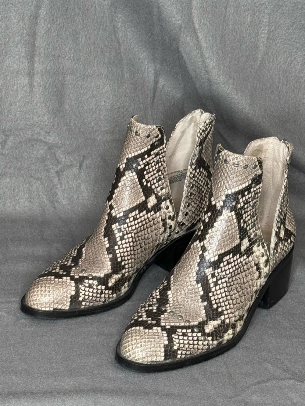 Steve Madden Snakeskin Booties Studded Cut Out Ankle Boots Grey Tan Size 7.5